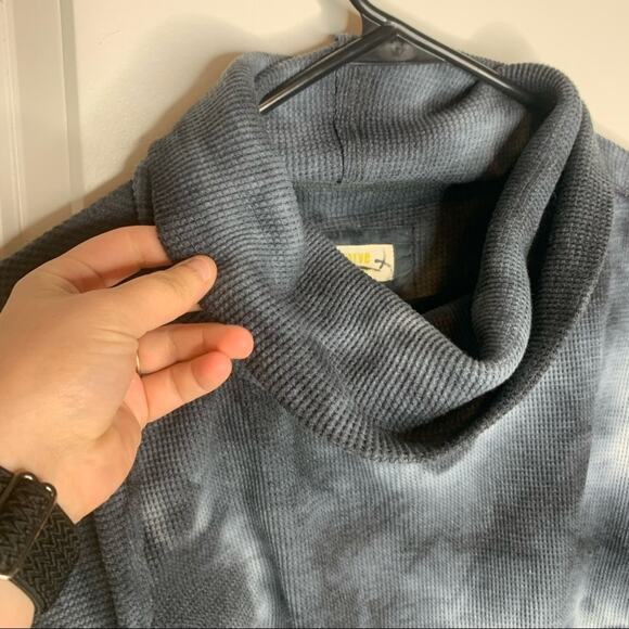 Anthro Maeve Navy Blue Tie Dye Waffle Knit Cowl Neck Thermal Top Size XS - Picture 4 of 7
